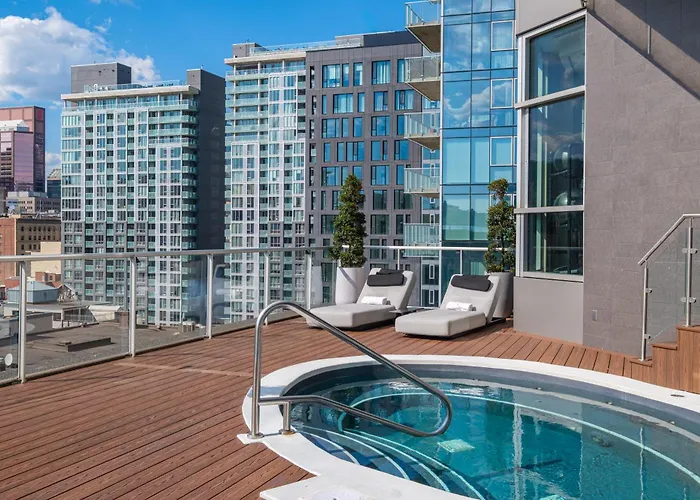 Warwick Le Crystal - Montreal Hotel